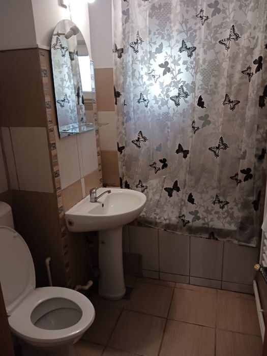 Inchiriez apartament