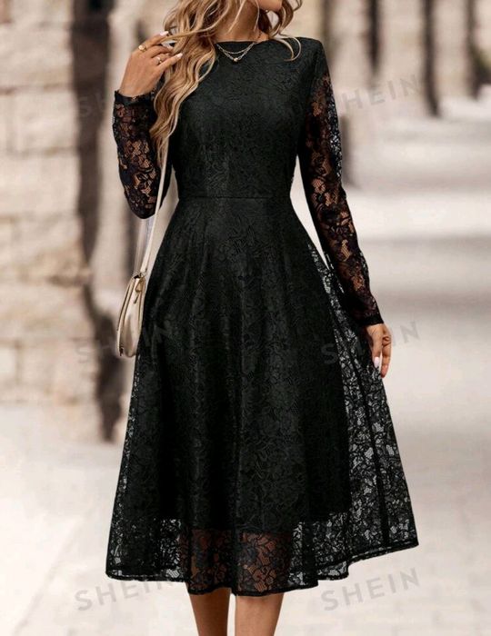 Рокля в черен цвят