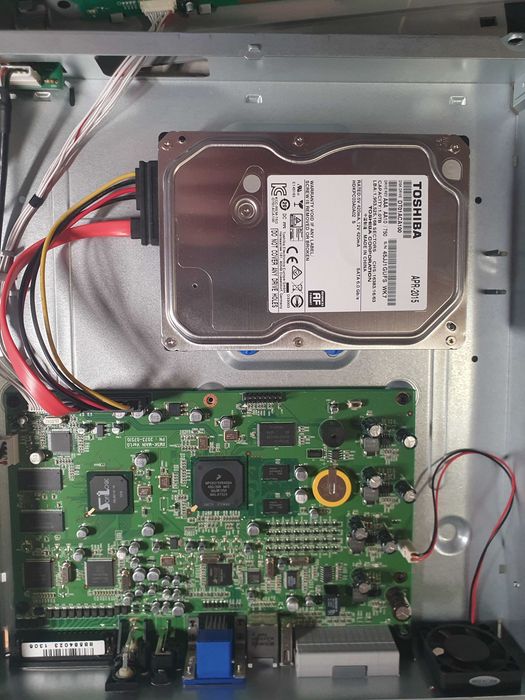 Продавам 16  канален DVR Hikvision с HD 1.0tb, NVR Panetron и 6 камери