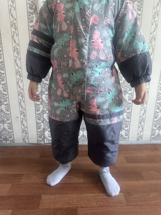 Продам детские зимние комбинезоны