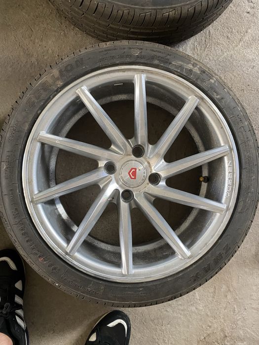 Продам 16 диски  Vossen с резиной