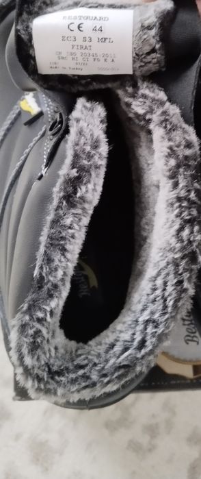 Продам зимние ботинки