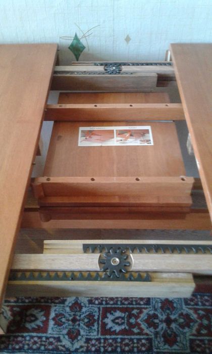 Стол со стульями  новые (Малайзия)