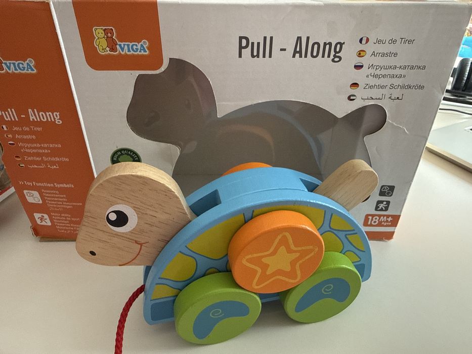 Дървена играчка костенурка  за дърпане Viga.