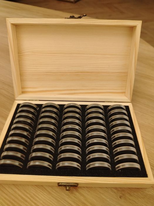 O Colecție De 50 Monede de. 200 lei Românești