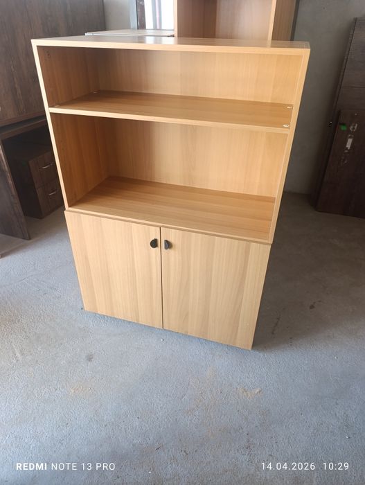 Продам не большой офисный шкаф