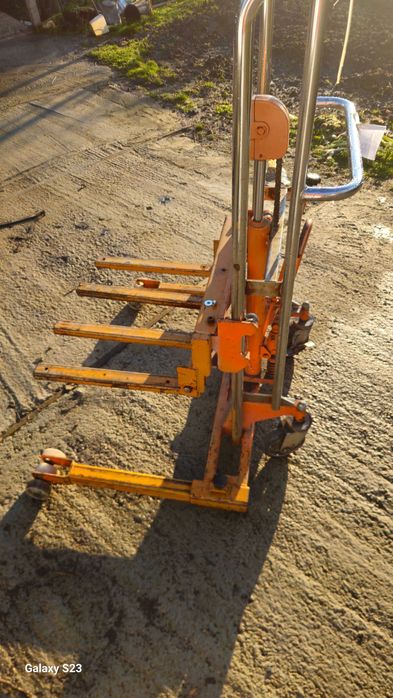 Палетна количка високо повдигаща