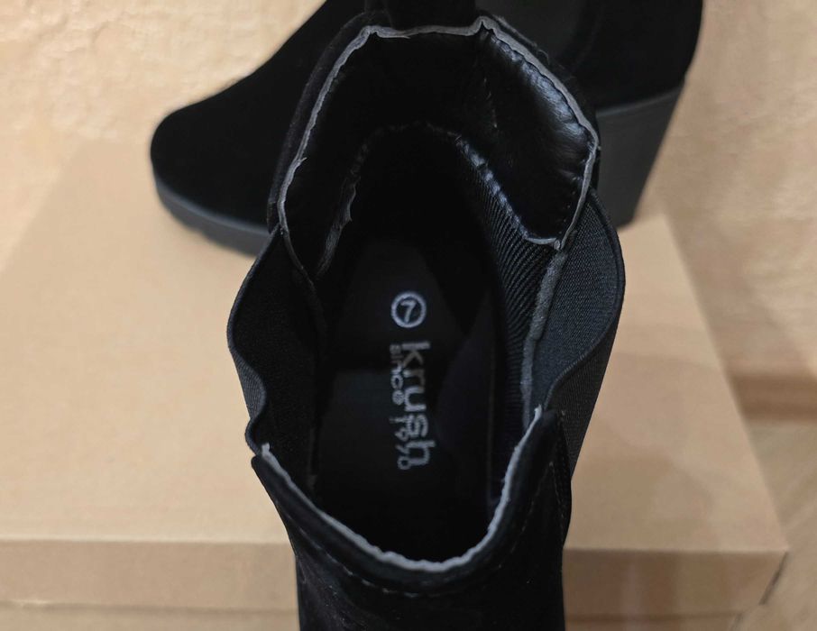 Продавам обувки 40 номер