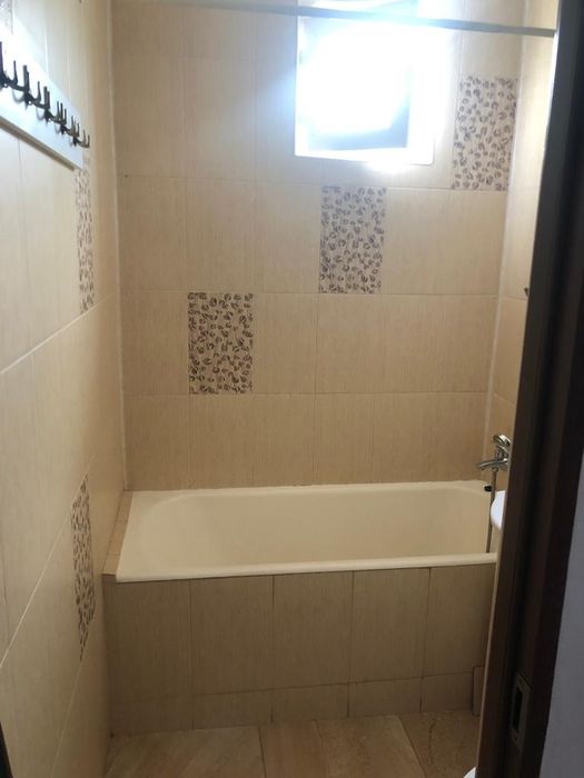 Inchiriez apartament 4 camere.