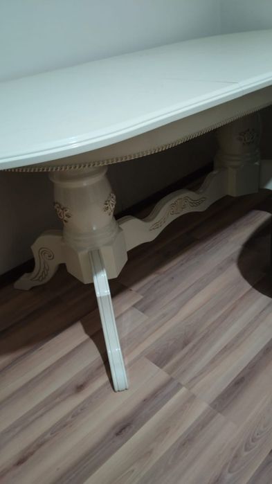 Продам обеденный стол