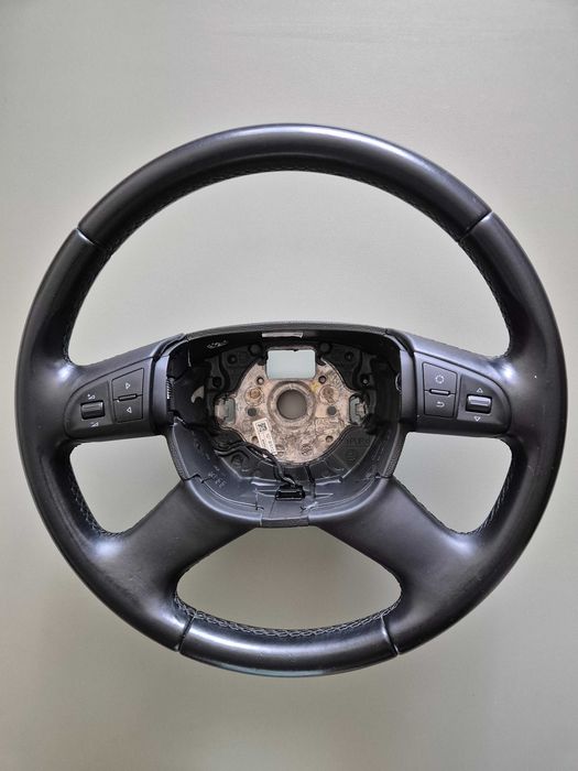 Мултифункционален волан 3T0419091J от Шкода Октавия 2010г. - с еърбег