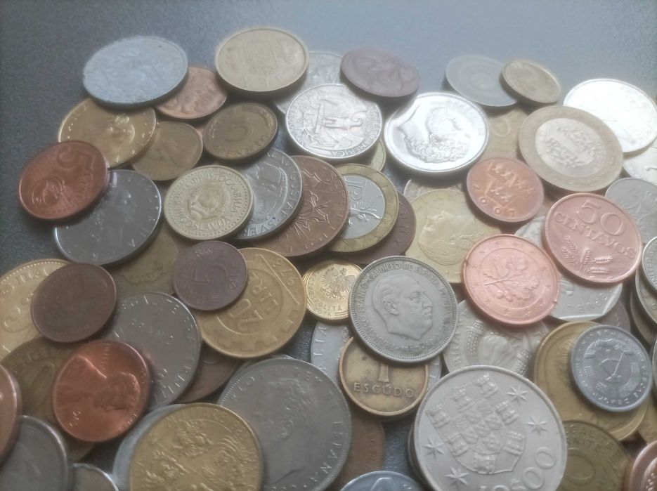 Lot 300 monede străine; peste 1 kg kilogram