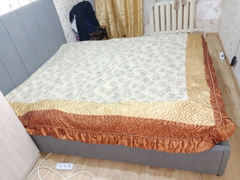 Продается двух спальная кровать