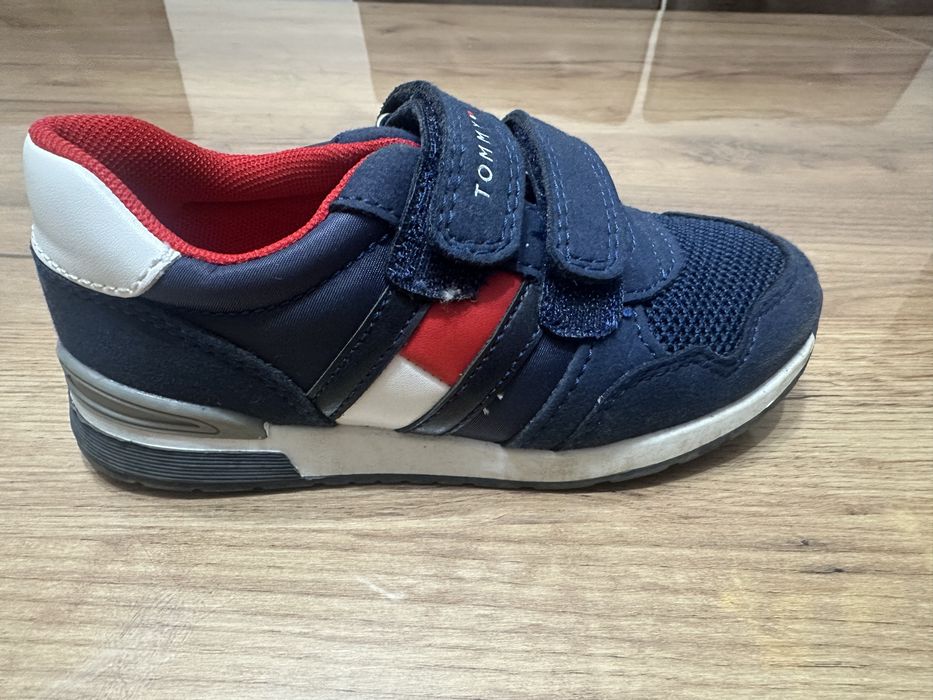 Продавам обувки  Tommy Hilfiger