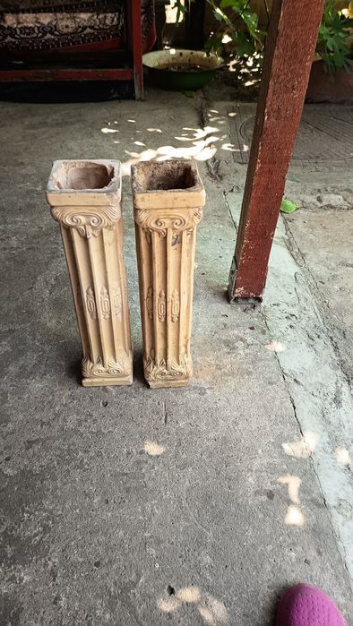 Placi de teracota de la o soba  veche demontata de culoare crem
