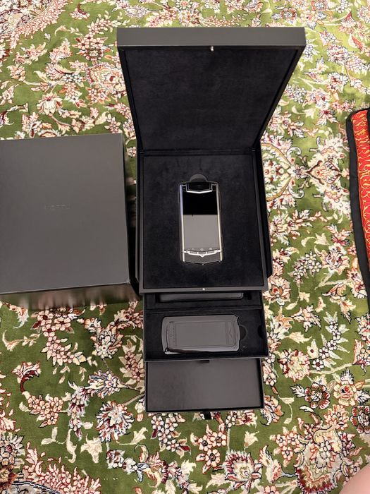 Vertu новый продается