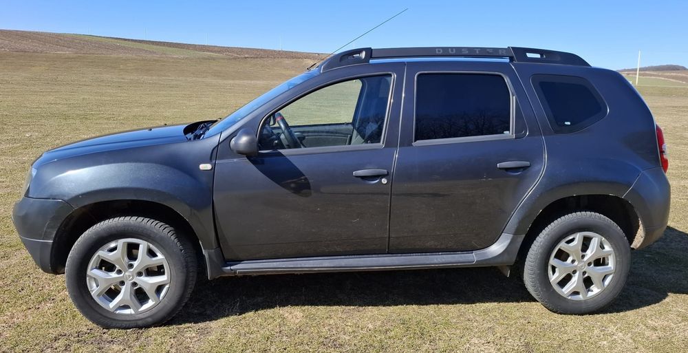 Vând Dacia Duster