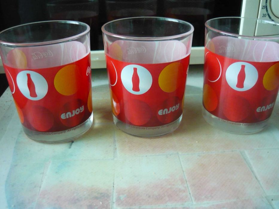 3 чаши Кока кола - Enjoi