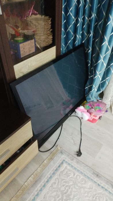 LG телевизор, 43 диагональ