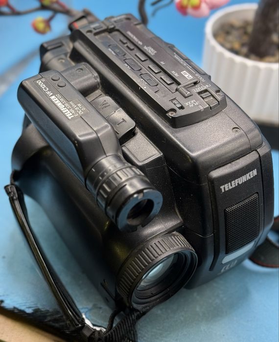 Компактна аналогова видеокамера Telefunken Compact Videomovie C1300