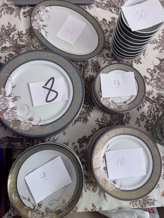 Набор сервиз в хорошем состоянии на 9 персон