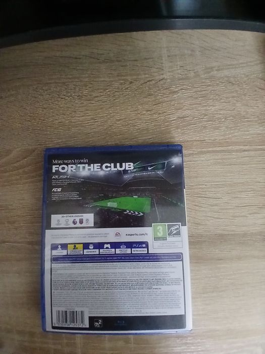 PS 4 в идеальном состоянии