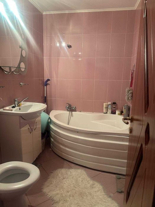 Vând apartament 3 camere, 68,82 mp utili, Găești, str. Cuza Vodă (fostă Nicolae Titulescu)