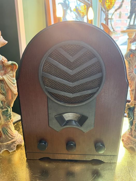 Radio deosebit din lemn