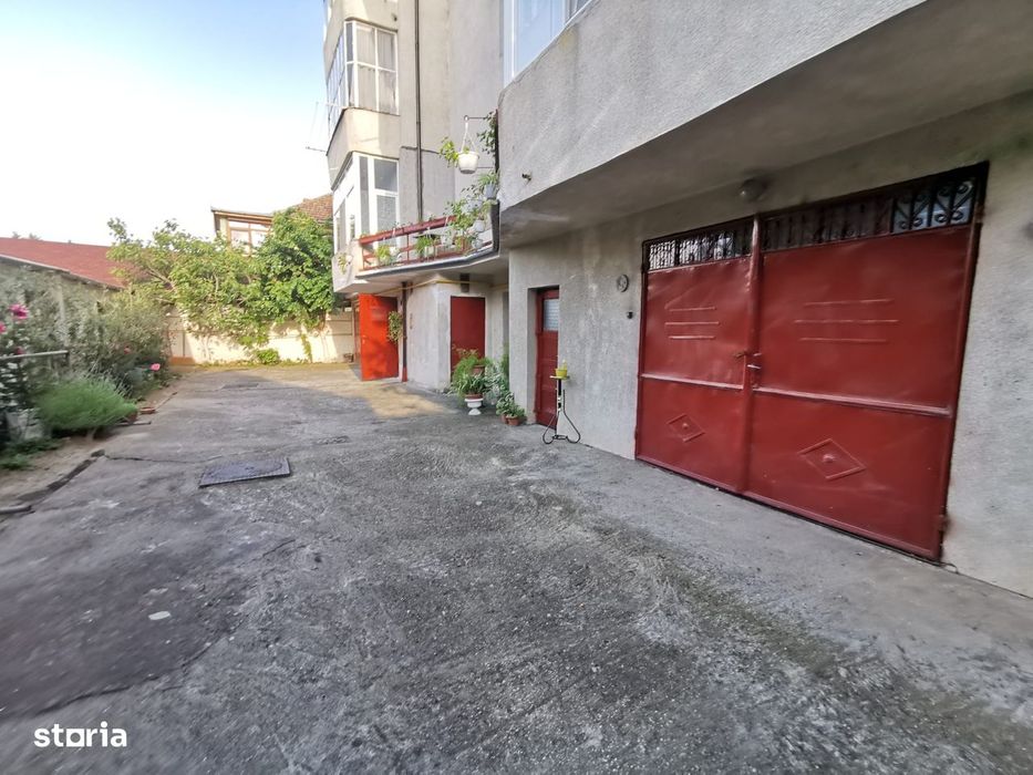 Apartament spatios 136 mp utili cu garaj ,terasă , balcon si boxa.