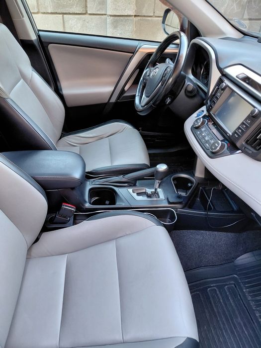 Vând Toyota Rav4 Hybrid