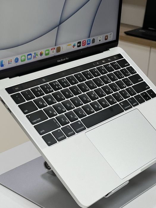 MacBook Pro 13 Touchbar | Core i5 | 8/256Gb