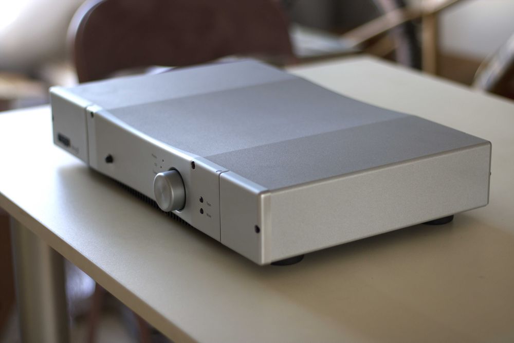 Усилвател Rega Mira 3