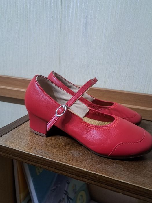 Туфли красные с каблуком