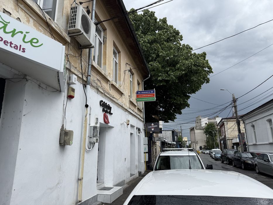 Inchiriez spatiu comercial central