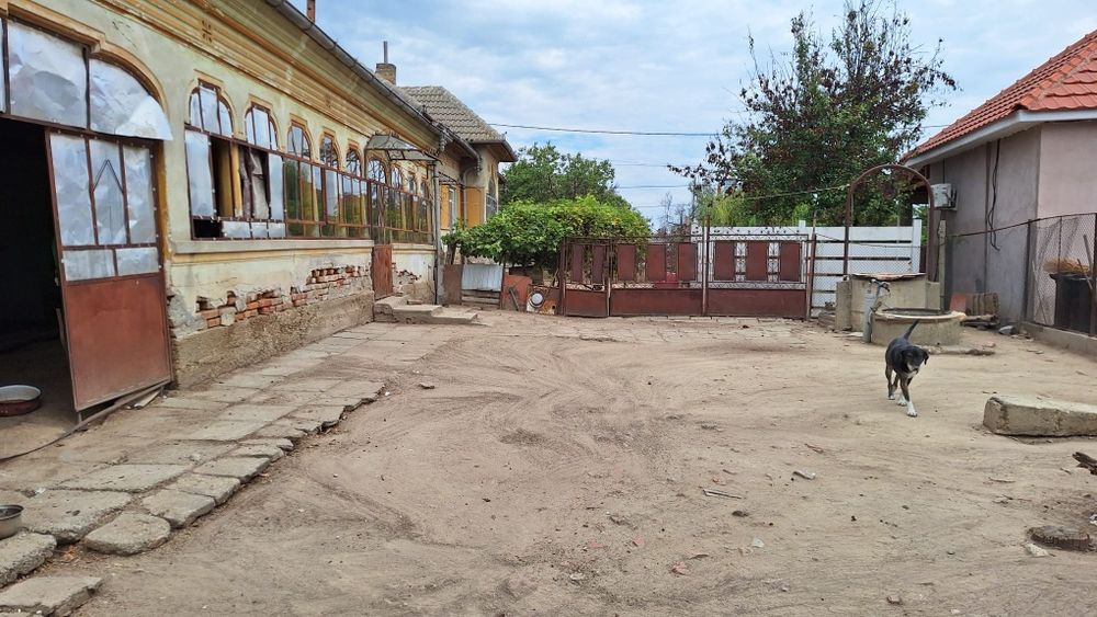 Casă spațioasă 715 mp teren + Panouri Solare – Poiana Mare, str. Liniștei