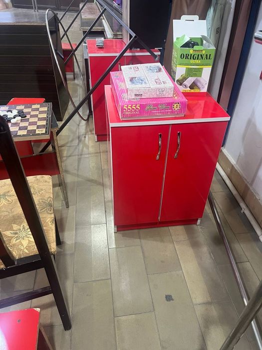 Magazin mebellari sotiladi