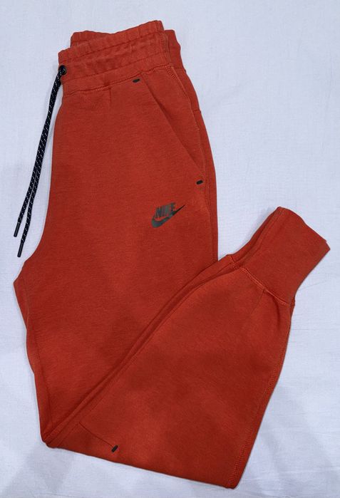 Nike Tech Fleece дамски комплект – червен