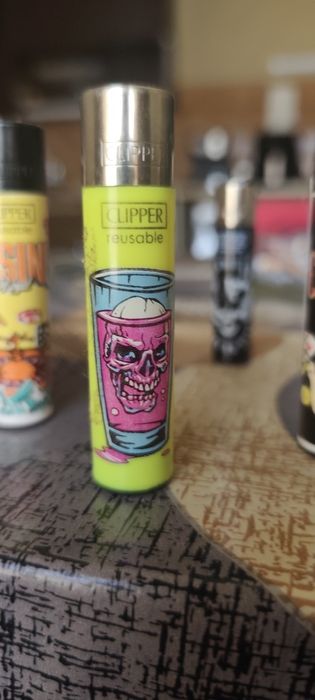 Колекция от 37 оригинални запалки Clipper + подарък дисплей (поставка)
