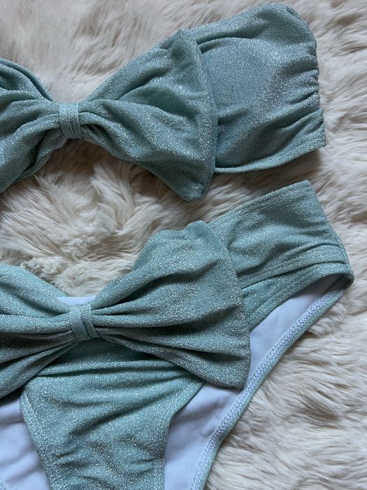 Costum de baie stralucitor cu funde