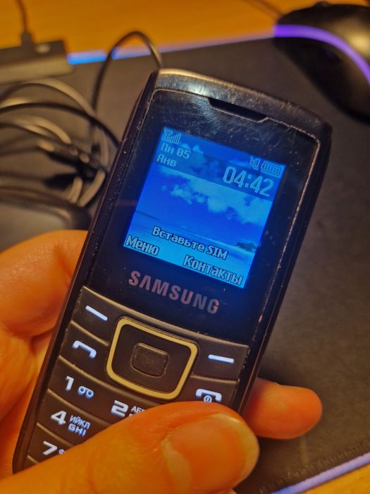 Продам кнопочный телефон