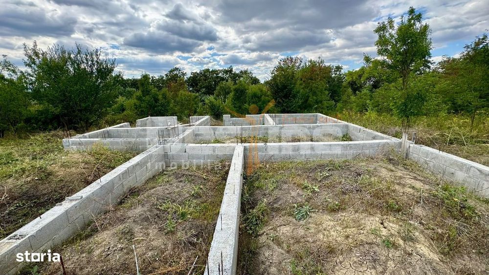 Teren intravilan cu fundatie - Strada Dimitrie Cantemir