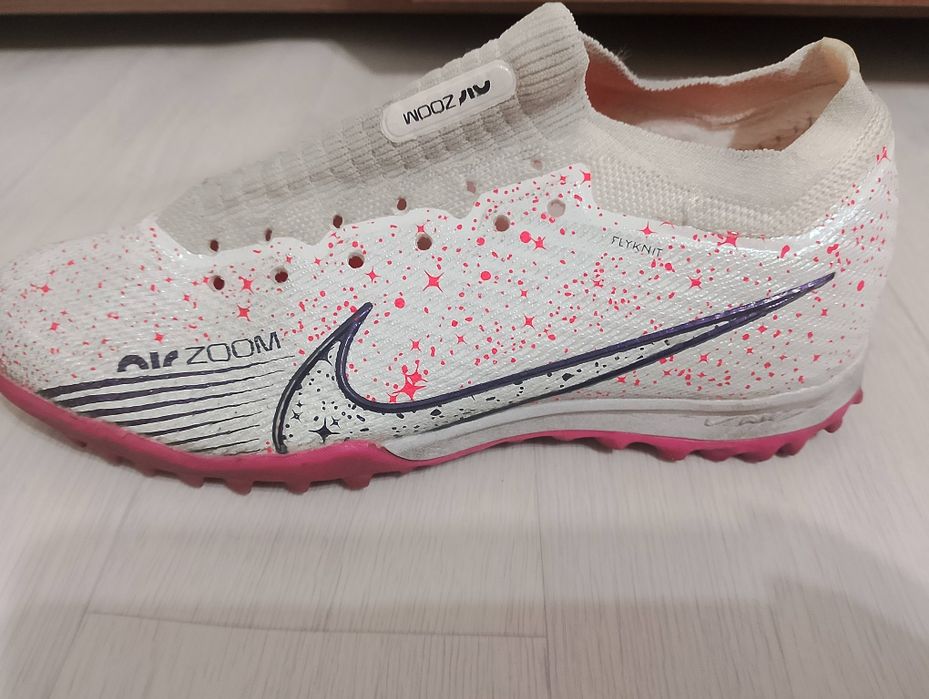 Продам сороконожки Nike