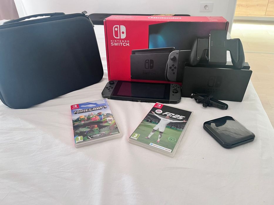 Vand nintendo switch folosit destul de putin, 2 jocuri incluse