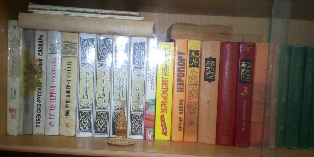 Книги разнообразные смотрите на фото