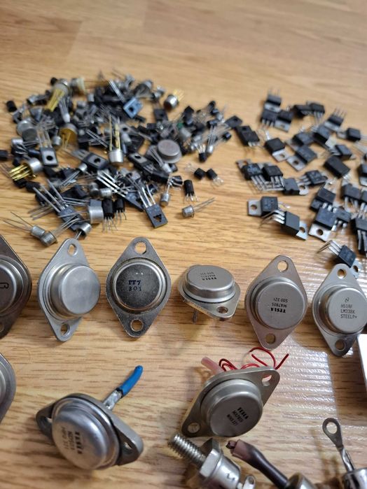 Tranzistori de putere capsulă mică sau mare diferite valori
