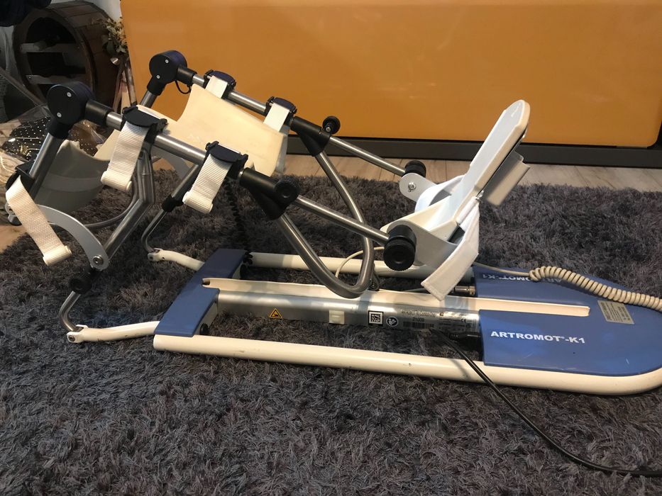 Inchiriez aparat recuperare pasiva a genunchiului