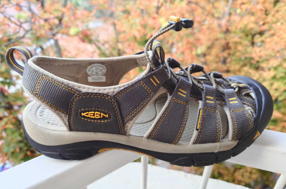 НОВИ сандали KEEN
