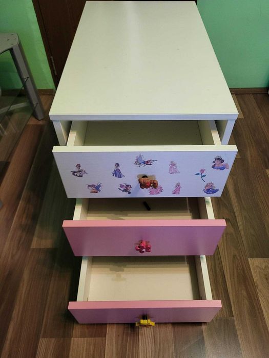 Se ofera spre vanzare patuti de copii cu saltea si sertare