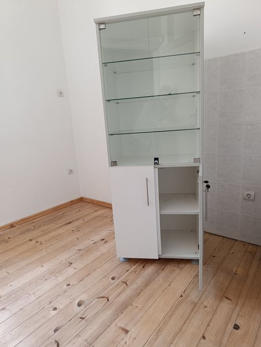 Спешен медицински шкаф