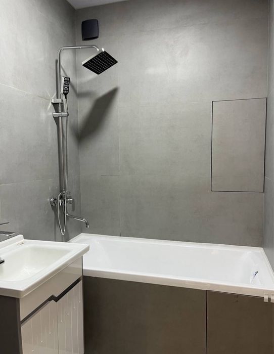 Кунаева.  3комнатная.  5этаж.  С ремонтом.